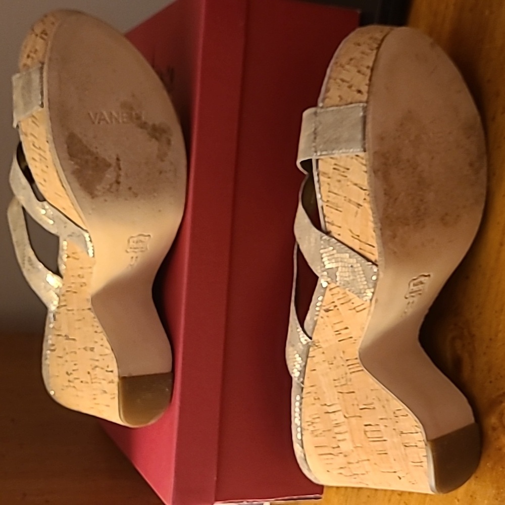 Vaneli Gold Shimmer Printed Platform Sandals Size 11 B - Picture 4 of 8